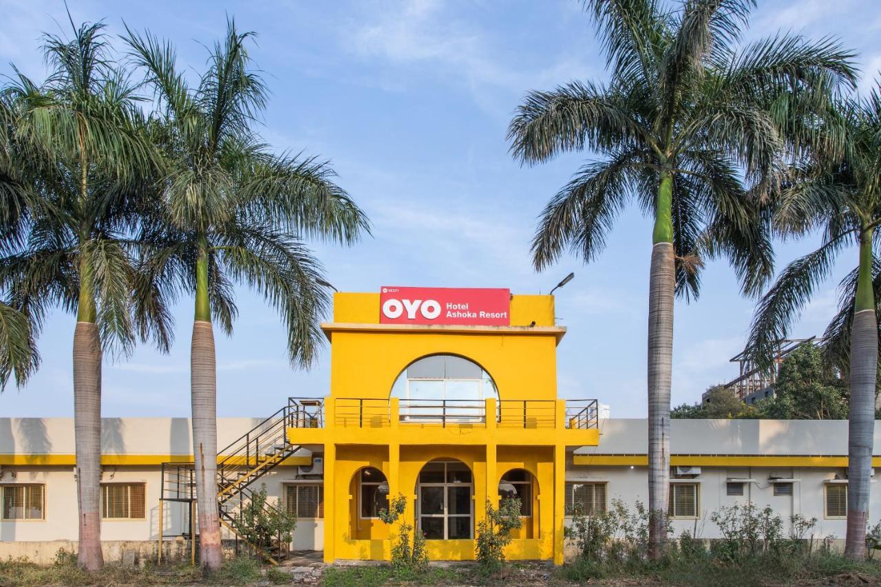 Oyo 18571 Ashoka Resort Indore Esterno foto
