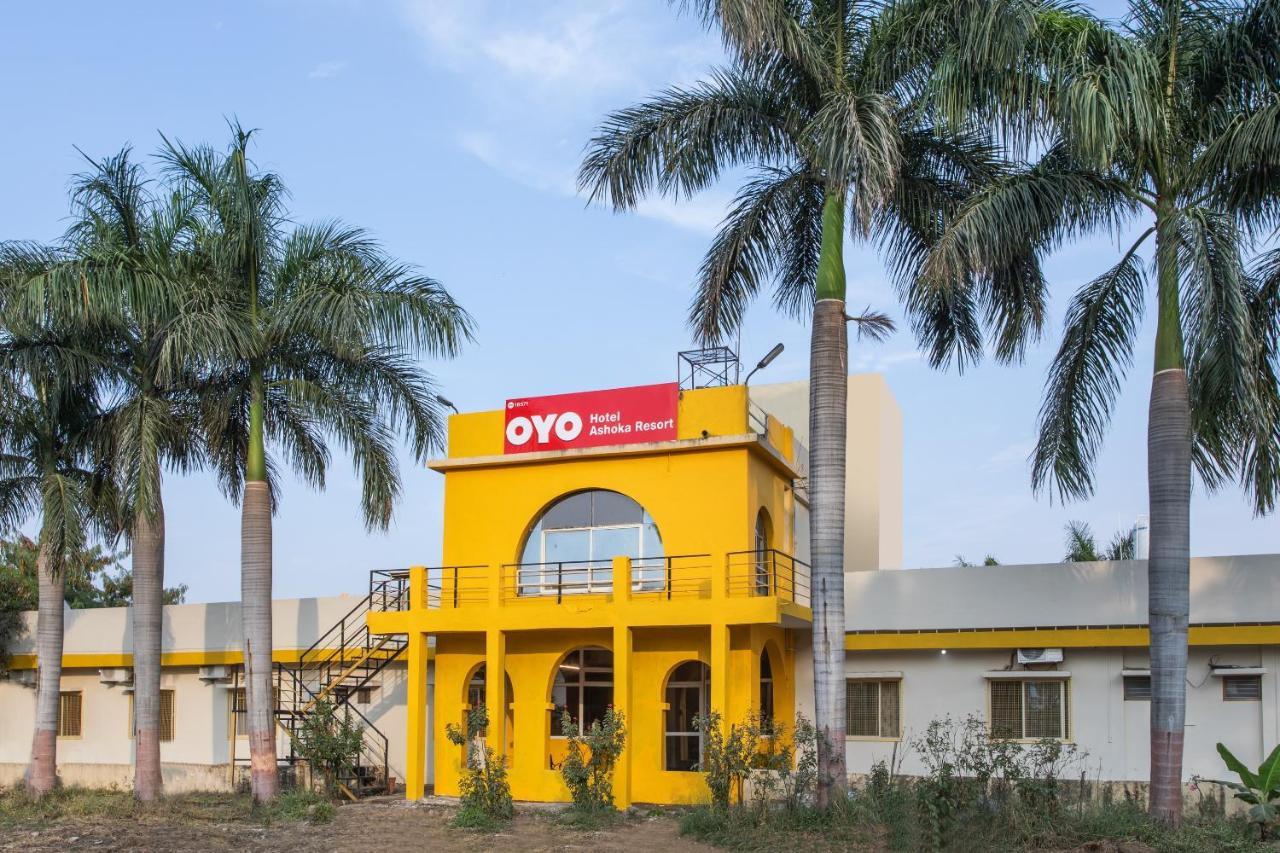 Oyo 18571 Ashoka Resort Indore Esterno foto